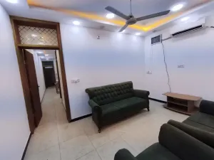 شقه مؤثثه للمسافرين والزوار والعوائل المحترمه ١٠٠ م طابق اول