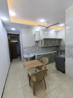 شقه مؤثثه للمسافرين والزوار والعوائل المحترمه ١٠٠ م طابق اول