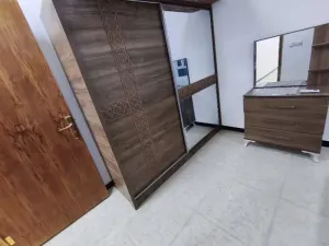 شقه مؤثثه للمسافرين والزوار والعوائل المحترمه ١٠٠ م طابق اول