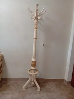 للبيع غرفة نوم مصرية خشب زان أصلي ✨ نظيفة جداً وحالتها ممتازة، تصميم راقي ومتين. السعر: مليونين ونص قابل للنقاش البسيط. الجاد فقط يراسل خاص 📩