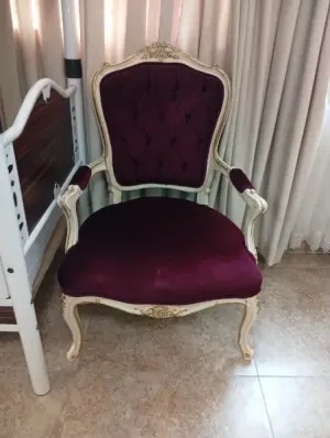 للبيع غرفة نوم مصرية خشب زان أصلي ✨ نظيفة جداً وحالتها ممتازة، تصميم راقي ومتين. السعر: مليونين ونص قابل للنقاش البسيط. الجاد فقط يراسل خاص 📩