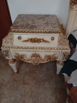 للبيع غرفة نوم مصرية خشب زان أصلي ✨ نظيفة جداً وحالتها ممتازة، تصميم راقي ومتين. السعر: مليونين ونص قابل للنقاش البسيط. الجاد فقط يراسل خاص 📩